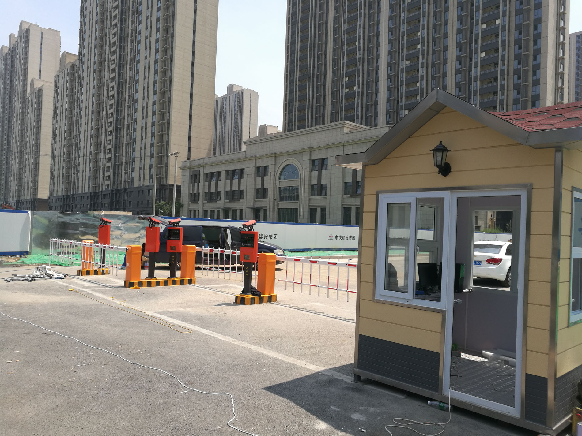 廣華新城 車牌識(shí)別系統(tǒng)